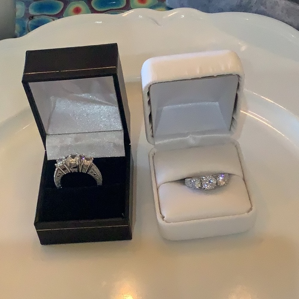 Ring silver with three white sapphires pretty band size 6 comes boxed